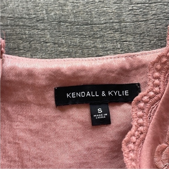 Kendall & Kylie Size Small Blush Pink Embroidered Lace Romper - Picture 5 of 8